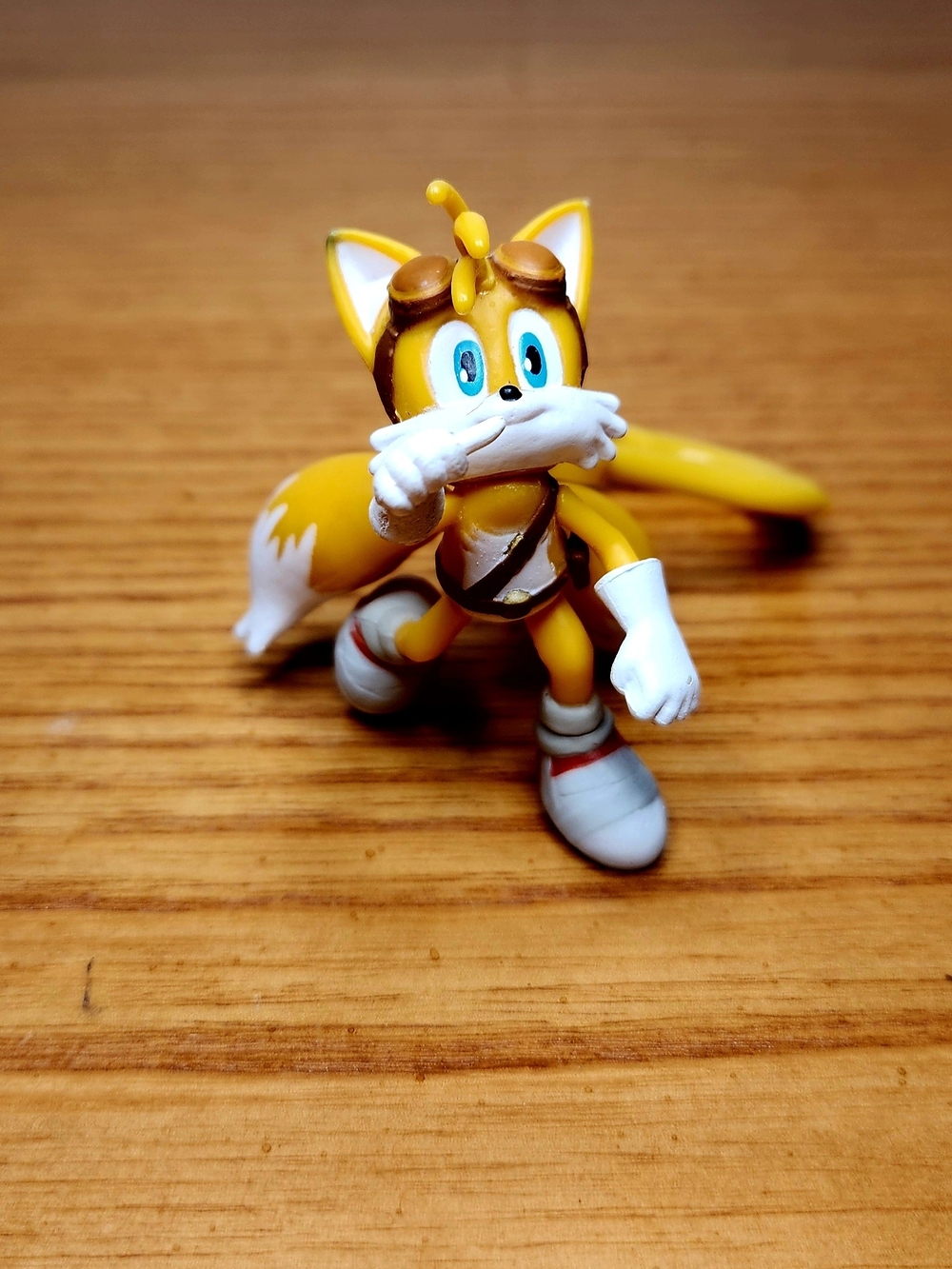 Tomy Sega Sonic Boom with plastic clip 2 1/8".